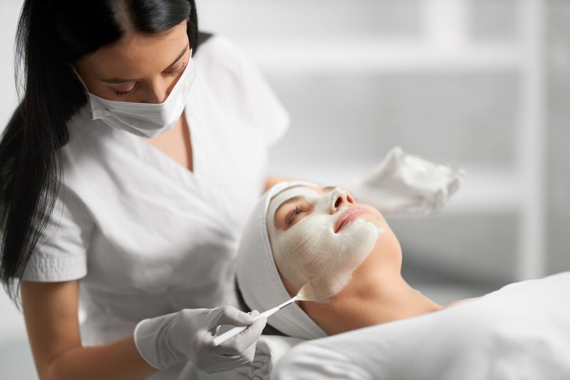 Cosmetician, asistenta medicala